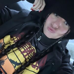 Meet your Posher, Andrea